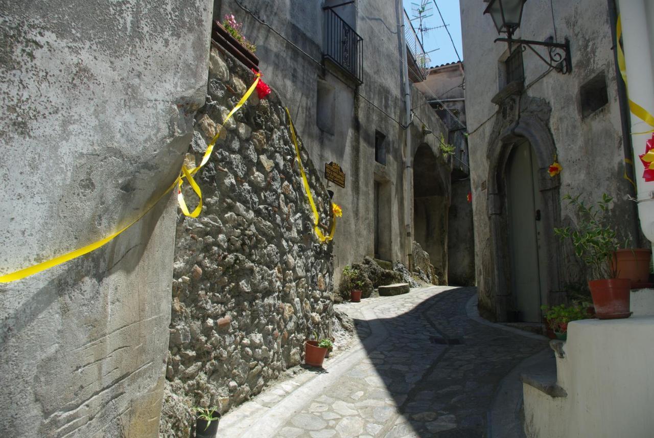 Le Due Lanterne Hotel Aieta Exterior photo