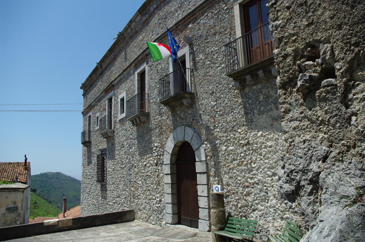 Le Due Lanterne Hotel Aieta Exterior photo